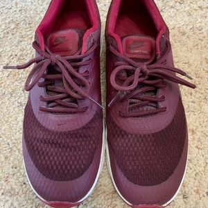 Women’s maroon/red Nike Air max size 7